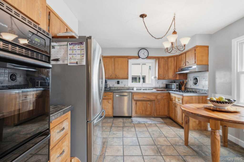 857 Webster Avenue, New Rochelle, NY 10804 - Photo 9 of 27