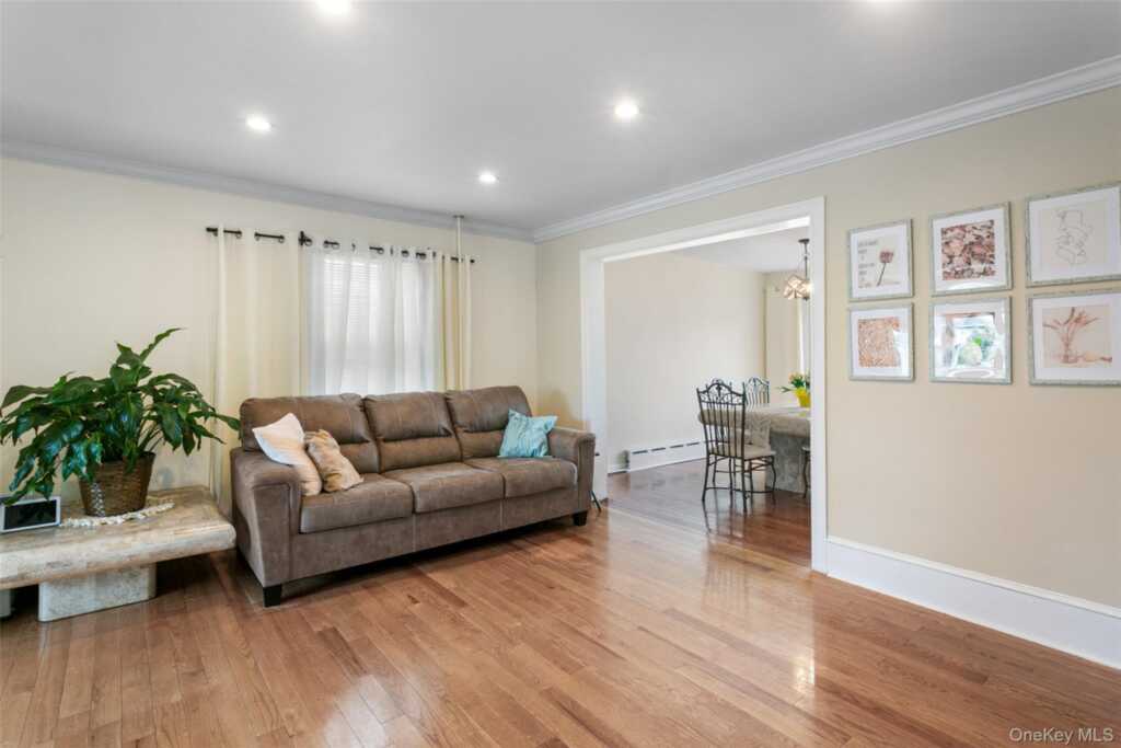 38 Emmett Terrace, New Rochelle, NY 10805 - Photo 14 of 36