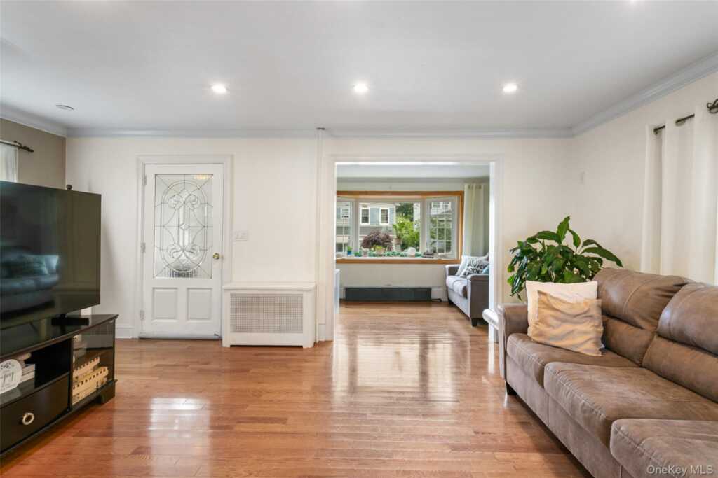 38 Emmett Terrace, New Rochelle, NY 10805 - Photo 15 of 36