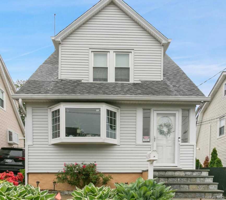 38 Emmett Terrace, New Rochelle, NY 10805 - Photo 2 of 36