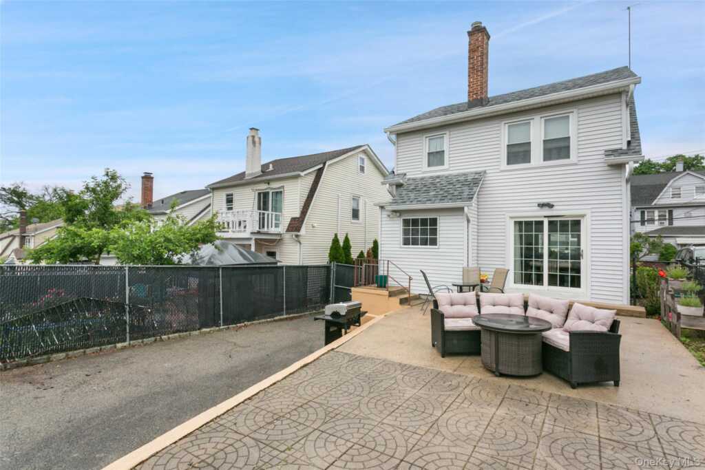 38 Emmett Terrace, New Rochelle, NY 10805 - Photo 27 of 36
