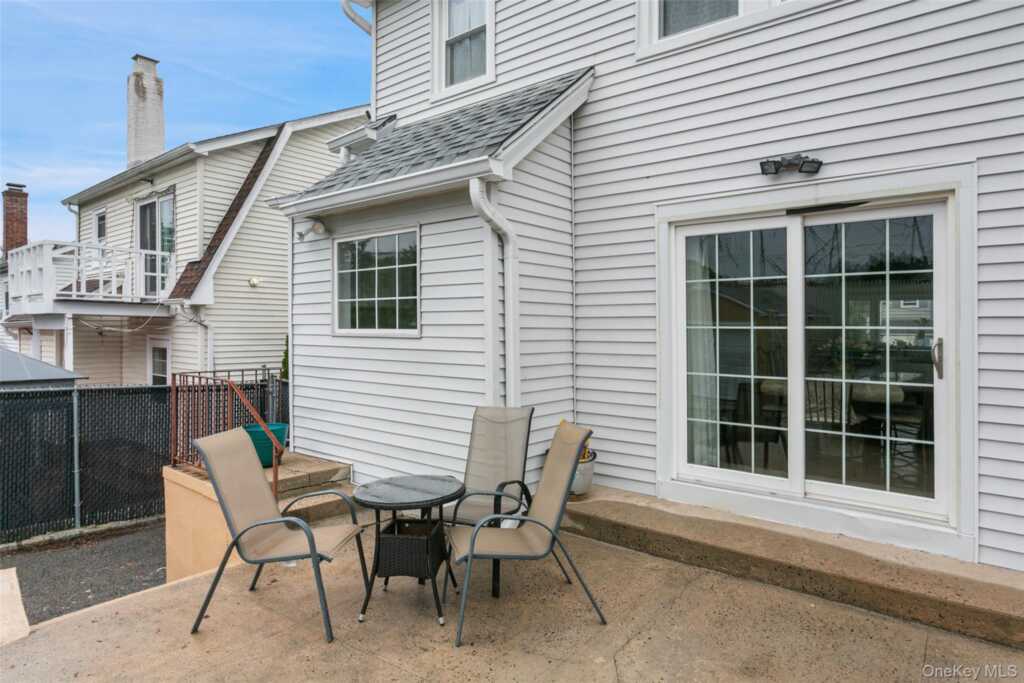 38 Emmett Terrace, New Rochelle, NY 10805 - Photo 29 of 36