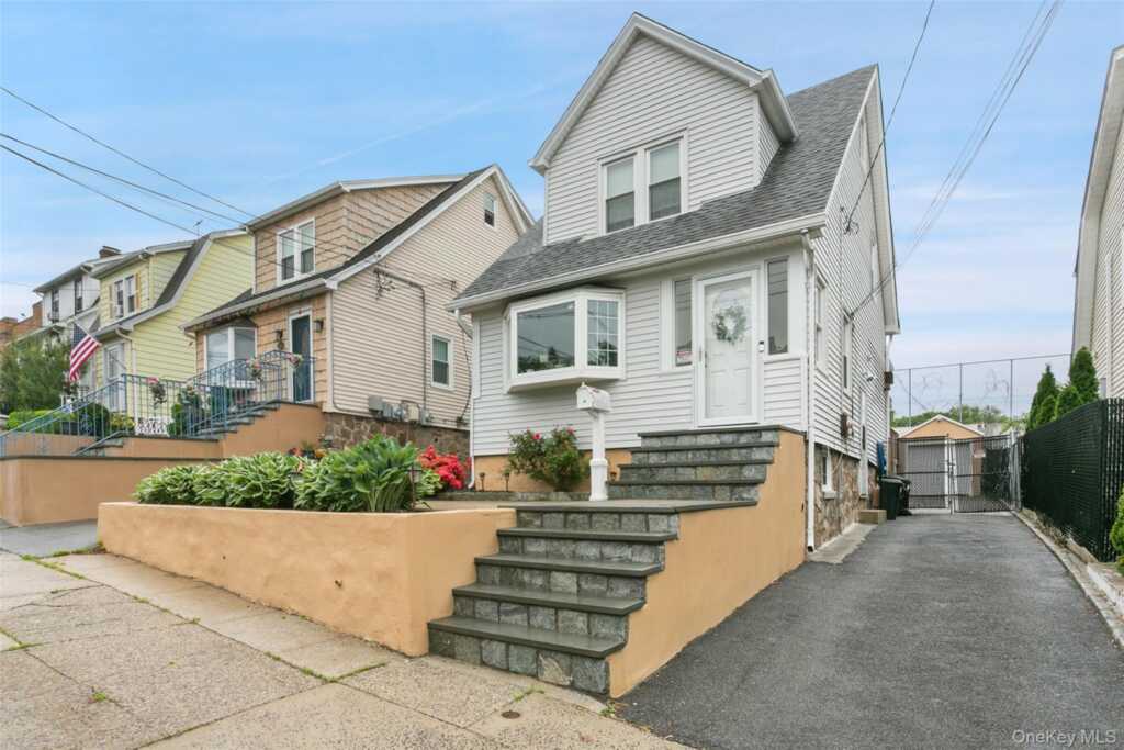 38 Emmett Terrace, New Rochelle, NY 10805 - Photo 3 of 36