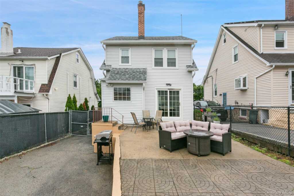 38 Emmett Terrace, New Rochelle, NY 10805 - Photo 33 of 36