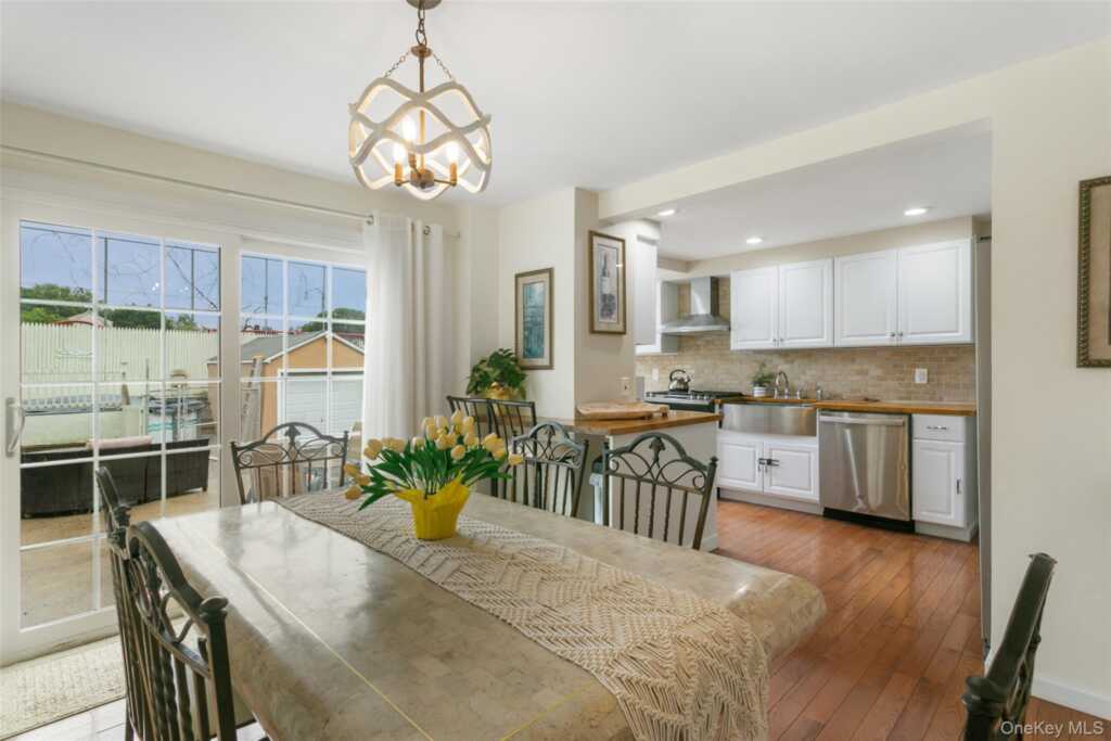 38 Emmett Terrace, New Rochelle, NY 10805 - Photo 4 of 36