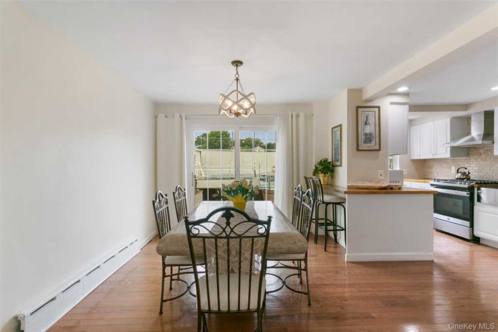 38 Emmett Terrace, New Rochelle, NY 10805 - Photo 5 of 36