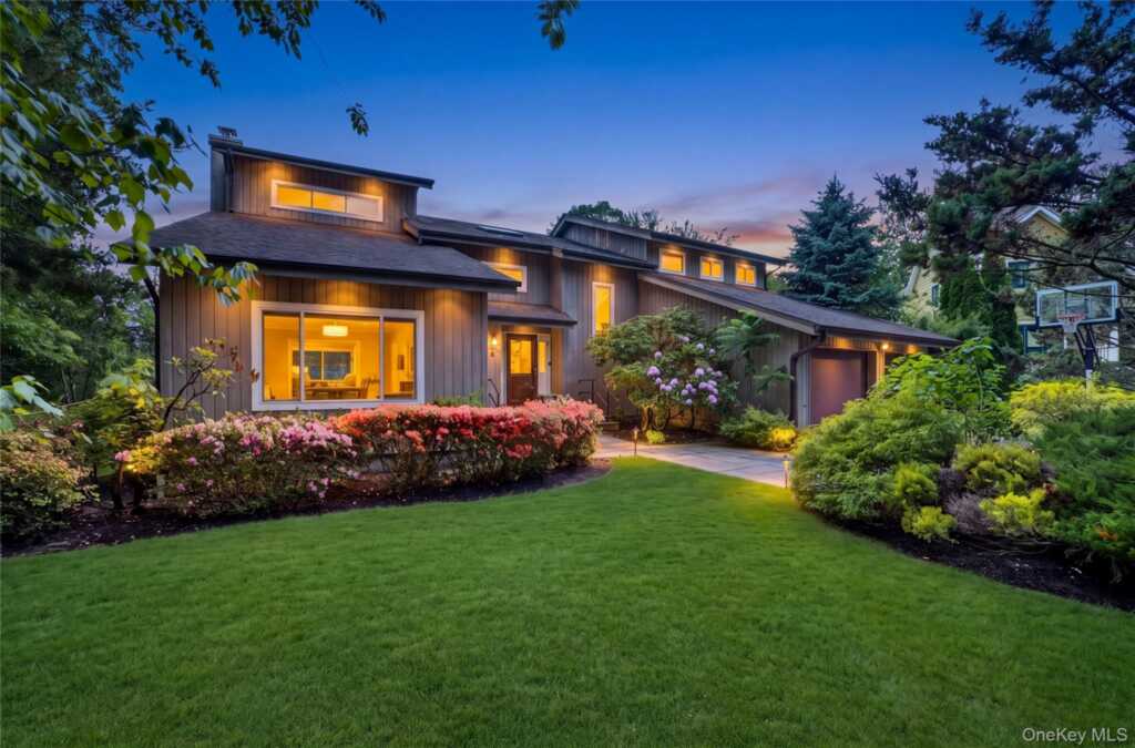 3 Leir Court, White Plains, NY 10605