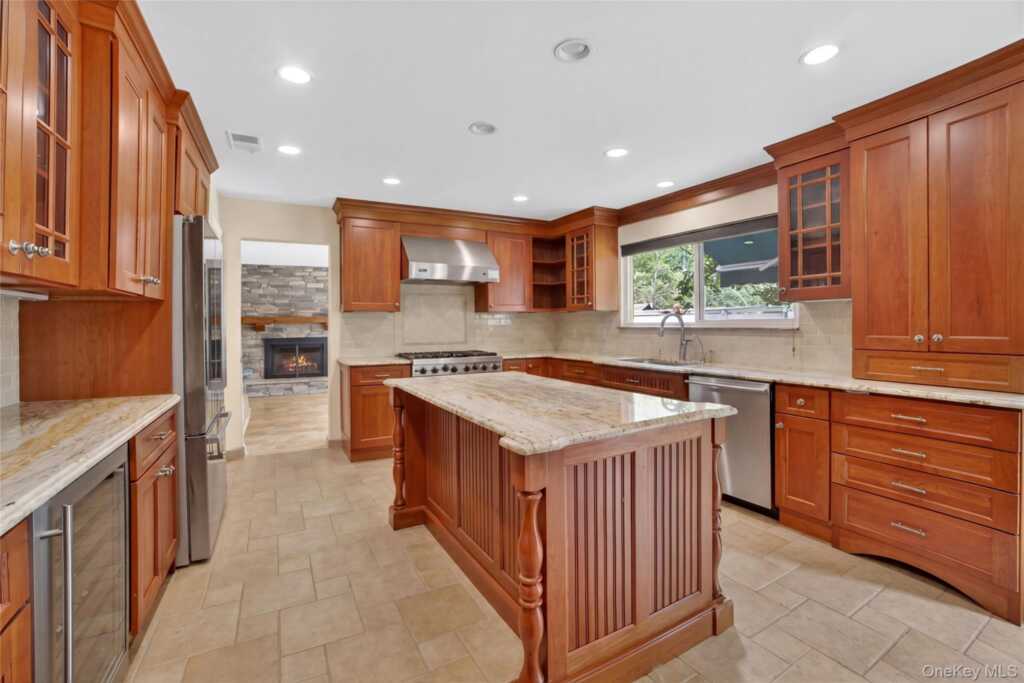 3 Leir Court, White Plains, NY 10605 - Photo 12 of 50