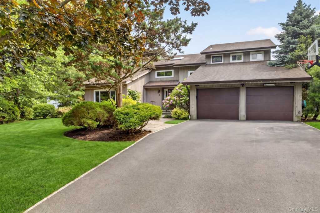 3 Leir Court, White Plains, NY 10605 - Photo 2 of 50
