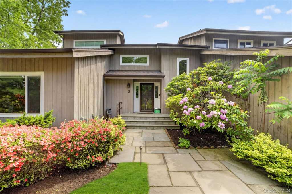 3 Leir Court, White Plains, NY 10605 - Photo 3 of 50