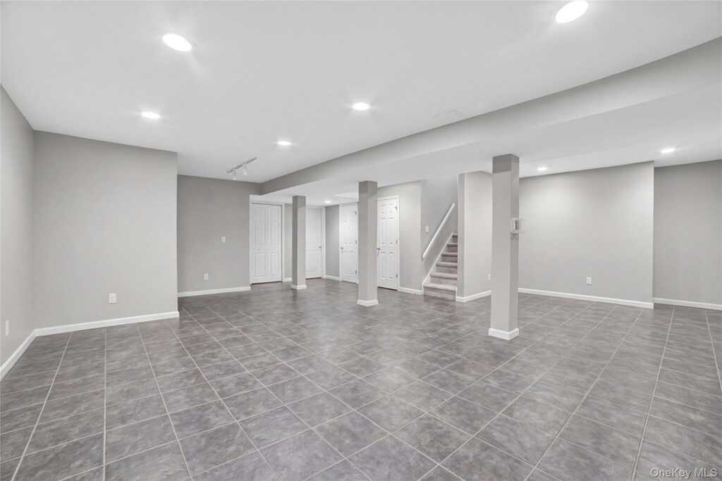 3 Leir Court, White Plains, NY 10605 - Photo 30 of 50