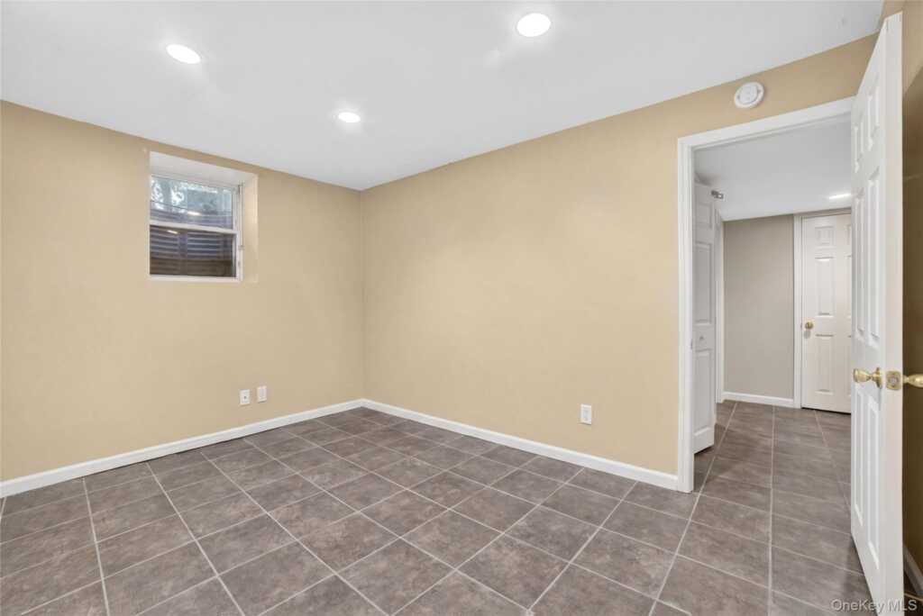 3 Leir Court, White Plains, NY 10605 - Photo 31 of 50