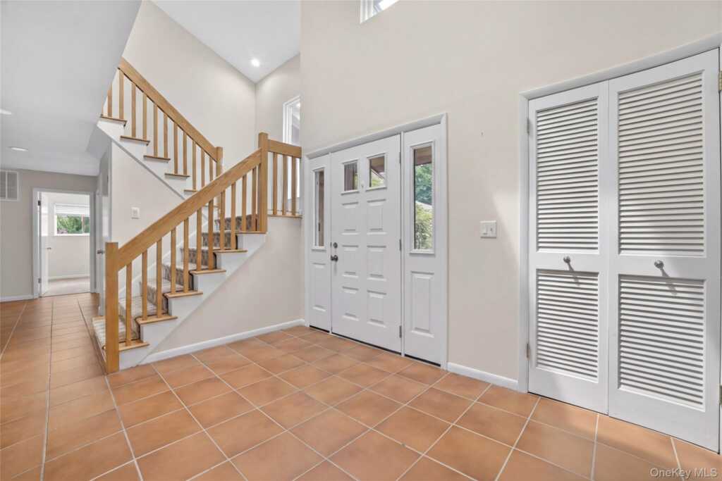 3 Leir Court, White Plains, NY 10605 - Photo 5 of 50