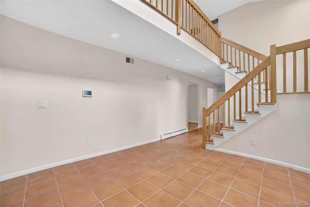 3 Leir Court, White Plains, NY 10605 - Photo 6 of 50