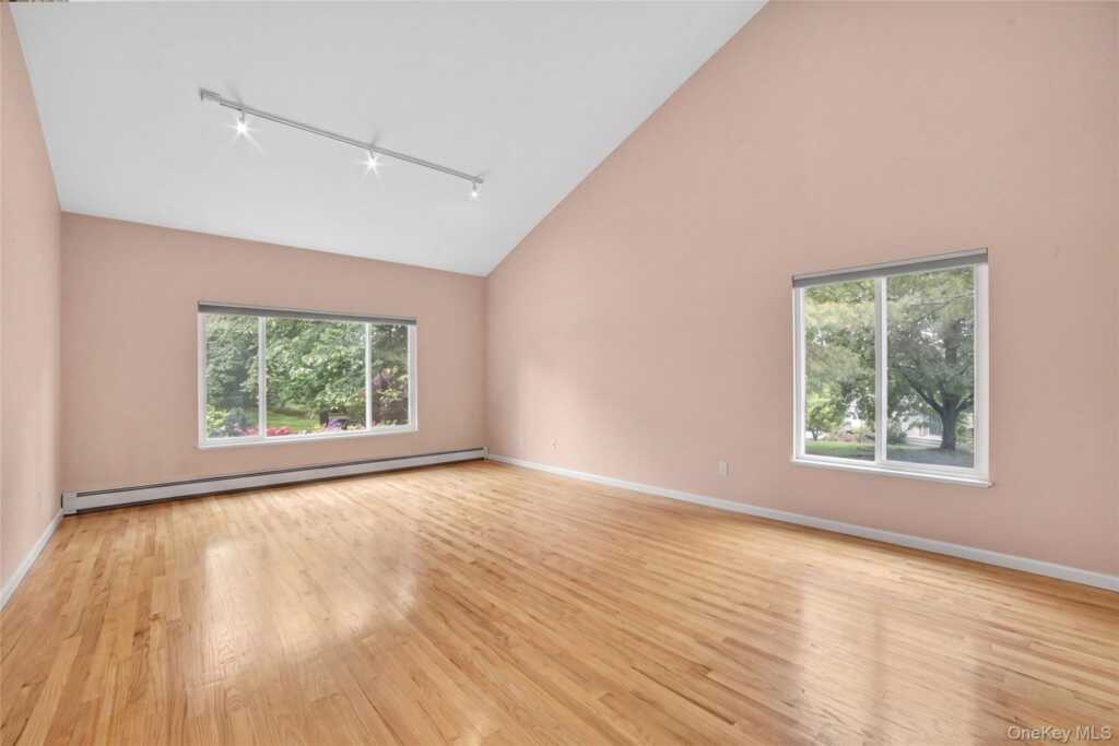 3 Leir Court, White Plains, NY 10605 - Photo 7 of 50