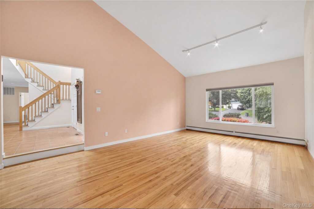 3 Leir Court, White Plains, NY 10605 - Photo 8 of 50