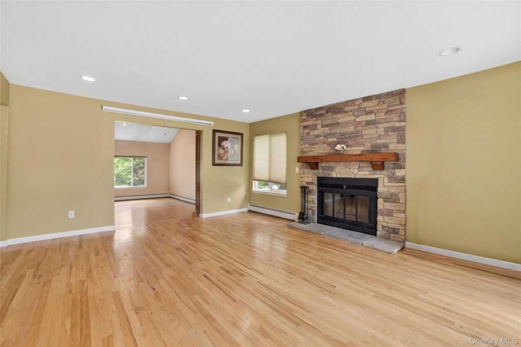 3 Leir Court, White Plains, NY 10605 - Photo 9 of 50