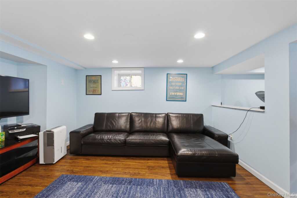 20 Terrace Avenue, Suffern, NY 10901 - Photo 19 of 37