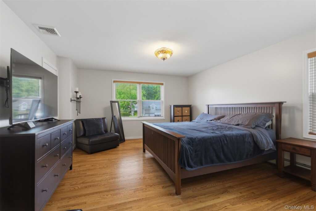 20 Terrace Avenue, Suffern, NY 10901 - Photo 5 of 37