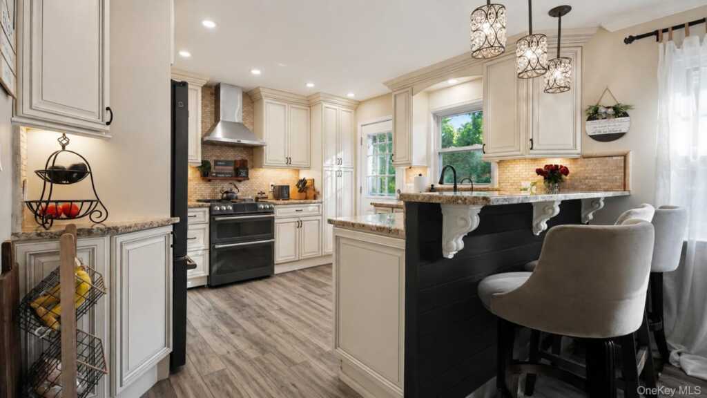 25 Manor Avenue, White Plains, NY 10605 - Photo 10 of 46