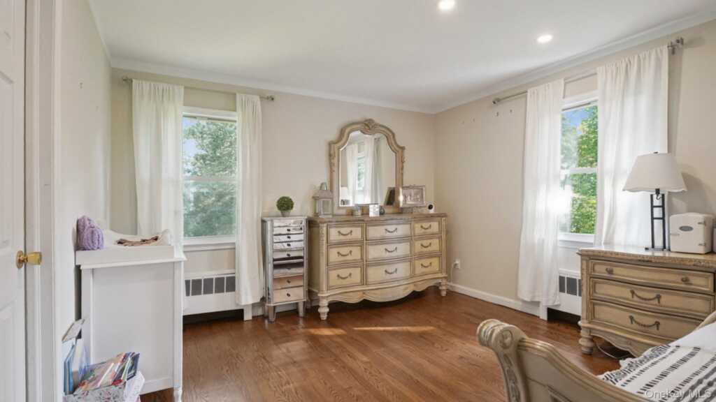 25 Manor Avenue, White Plains, NY 10605 - Photo 16 of 46