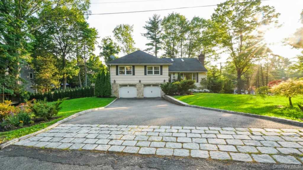 25 Manor Avenue, White Plains, NY 10605 - Photo 2 of 46