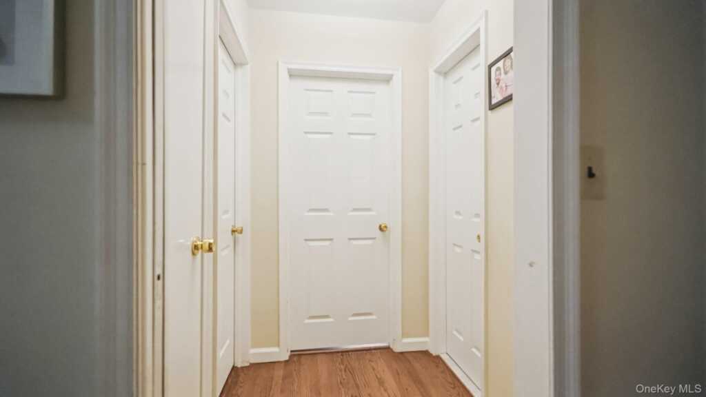 25 Manor Avenue, White Plains, NY 10605 - Photo 20 of 46
