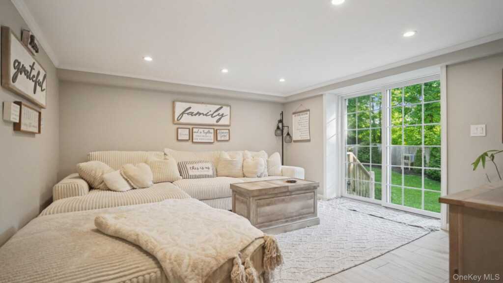 25 Manor Avenue, White Plains, NY 10605 - Photo 30 of 46