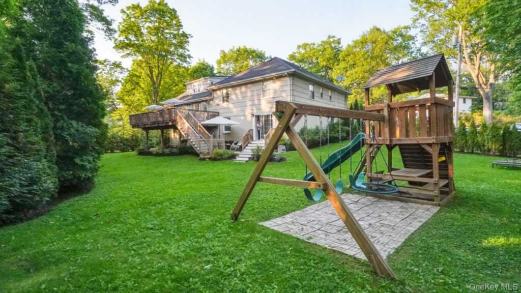 25 Manor Avenue, White Plains, NY 10605 - Photo 40 of 46