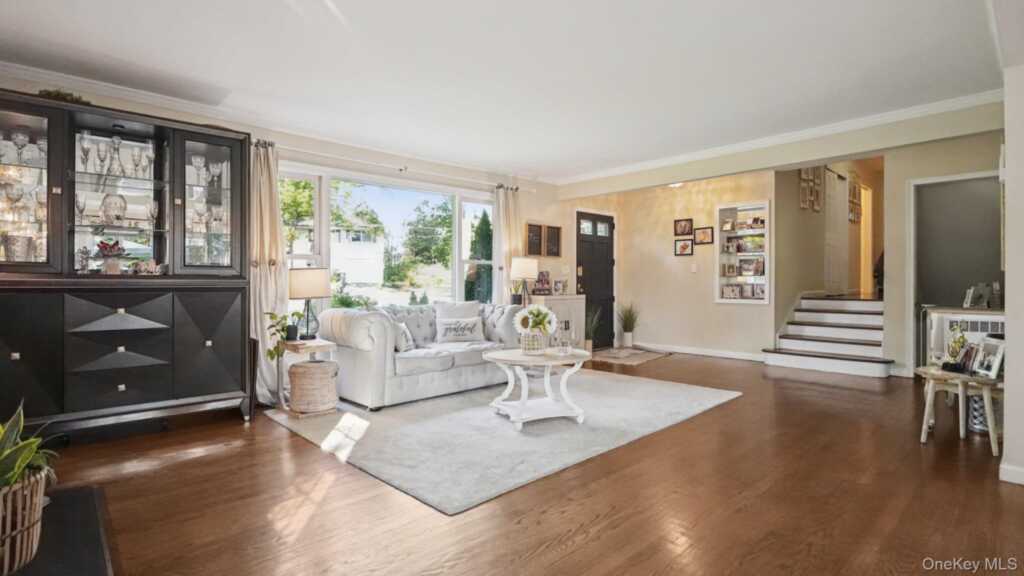 25 Manor Avenue, White Plains, NY 10605 - Photo 6 of 46