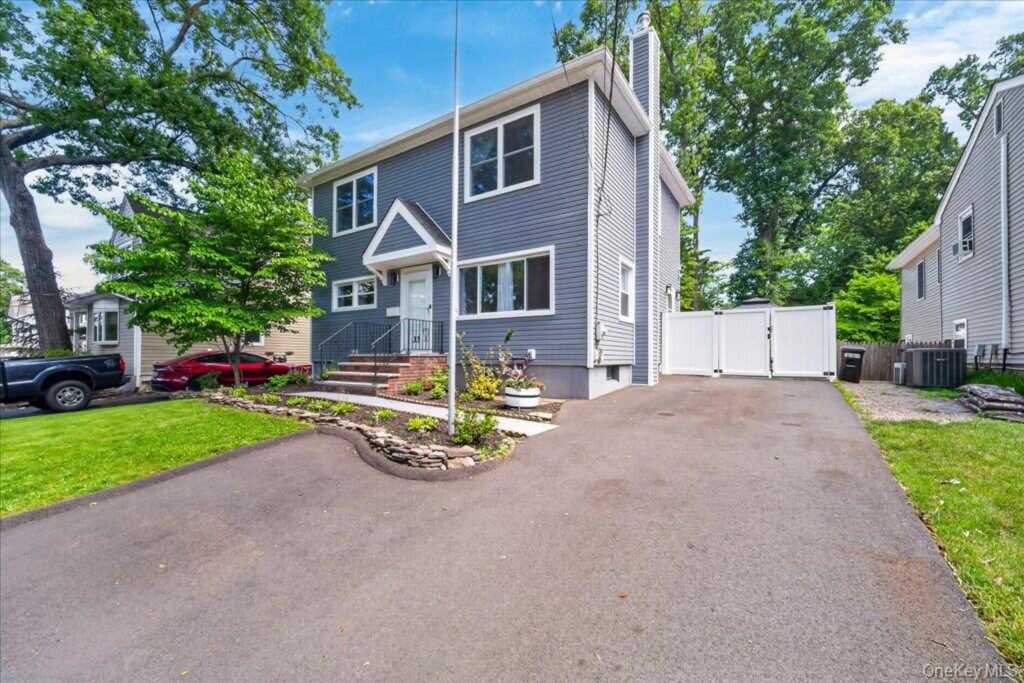 33 Terrace Avenue, Suffern, NY 10901 - Photo 2 of 37