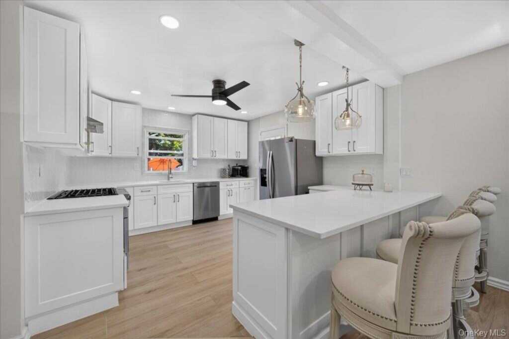 33 Terrace Avenue, Suffern, NY 10901 - Photo 5 of 37