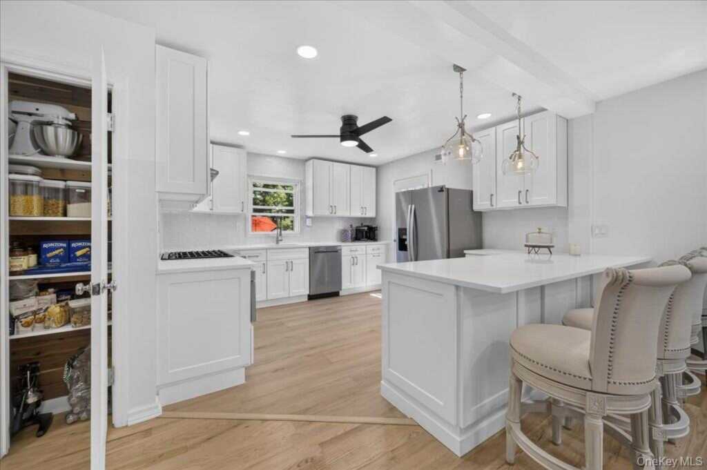 33 Terrace Avenue, Suffern, NY 10901 - Photo 6 of 37