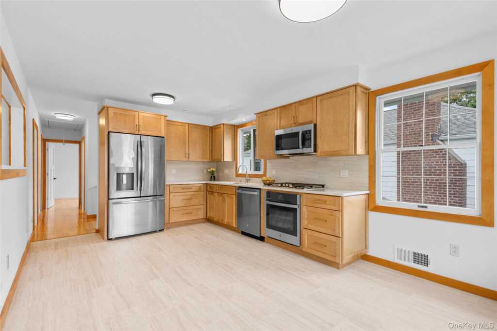 14 Ridgeland Terrace, Rye, NY 10580 - Photo 4 of 37