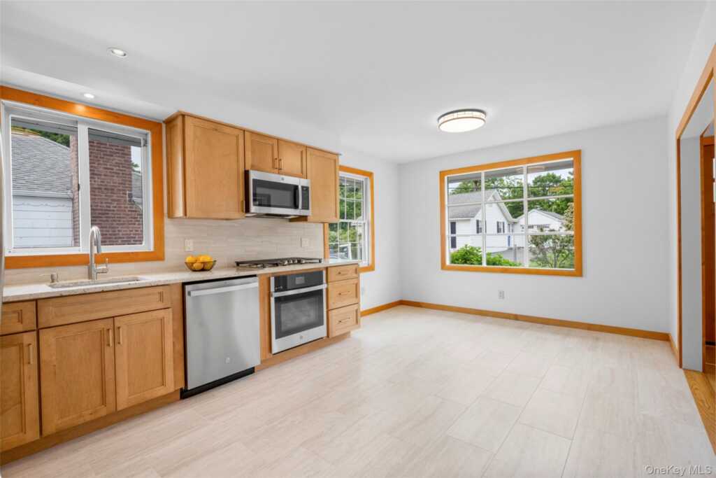 14 Ridgeland Terrace, Rye, NY 10580 - Photo 5 of 37