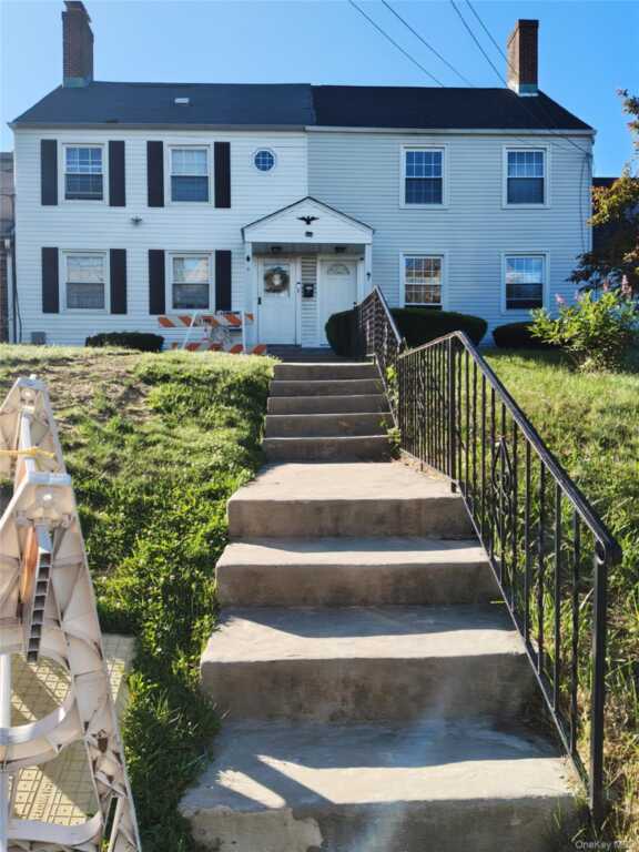 7 Lanecrest Avenue, New Rochelle, NY 10805
