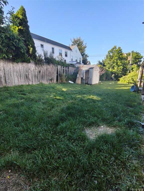7 Lanecrest Avenue, New Rochelle, NY 10805 - Photo 12 of 13