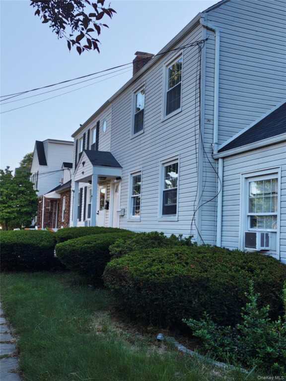 7 Lanecrest Avenue, New Rochelle, NY 10805 - Photo 2 of 13