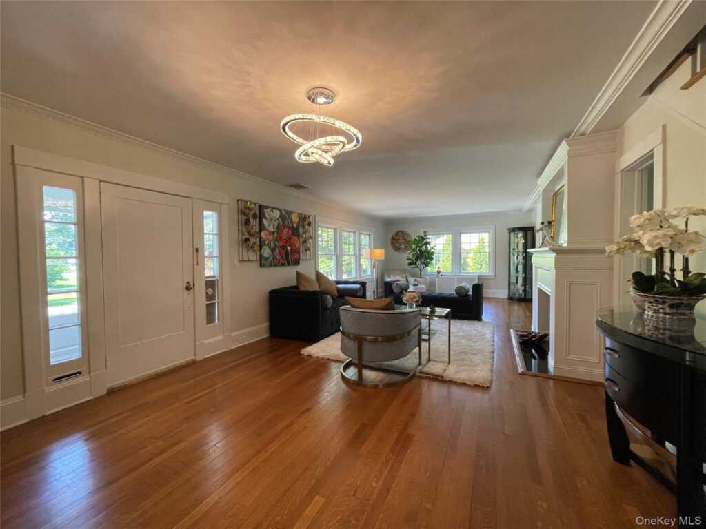 38 Gedney Park Drive, White Plains, NY 10605 - Photo 2 of 26