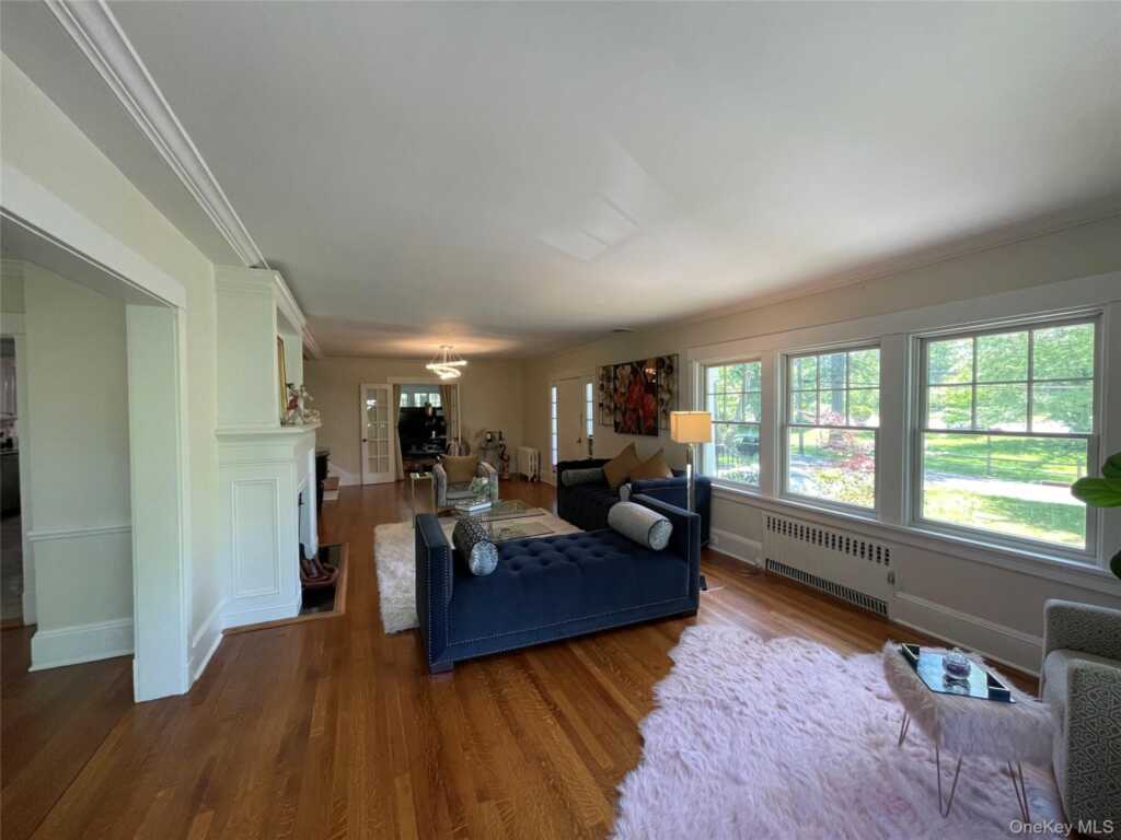 38 Gedney Park Drive, White Plains, NY 10605 - Photo 4 of 26