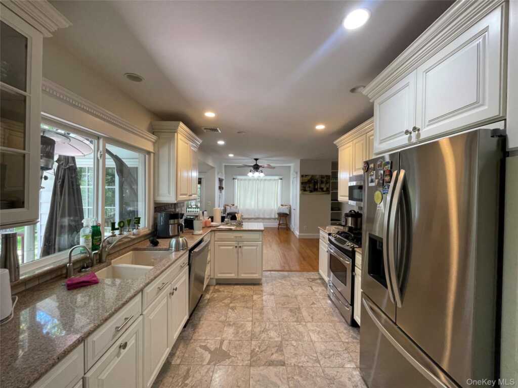38 Gedney Park Drive, White Plains, NY 10605 - Photo 7 of 26