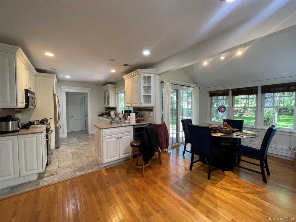 38 Gedney Park Drive, White Plains, NY 10605 - Photo 8 of 26