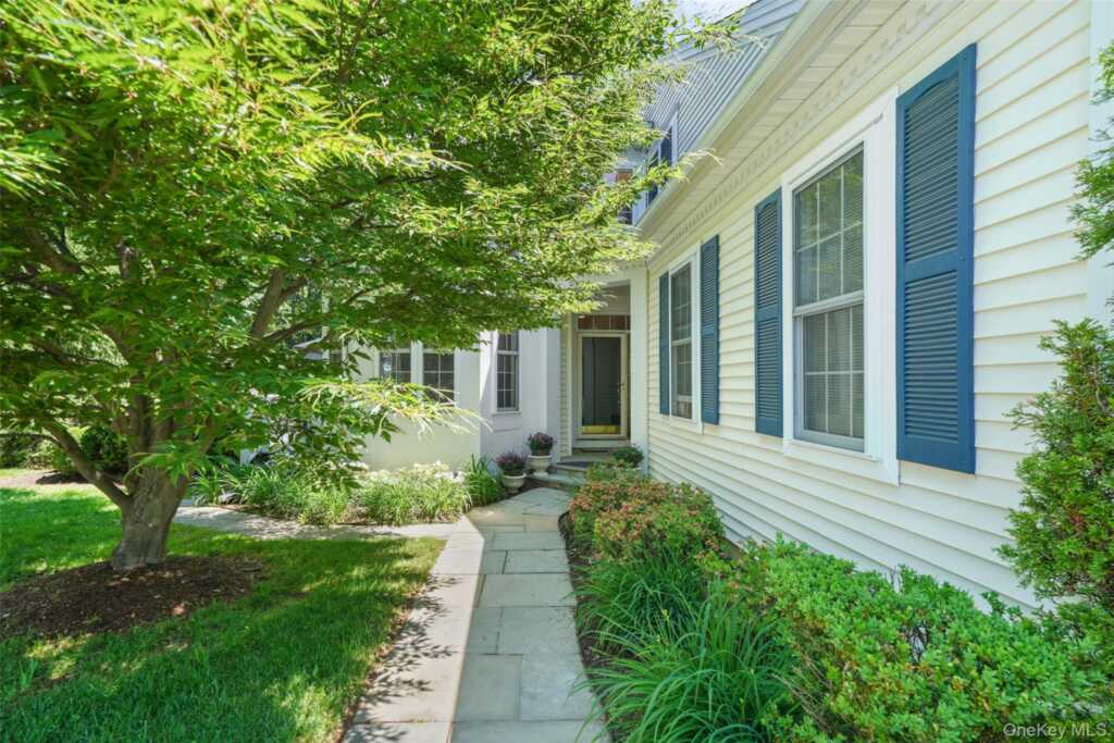 2 Heirloom Lane, Rye, NY 10573 - Photo 2 of 37