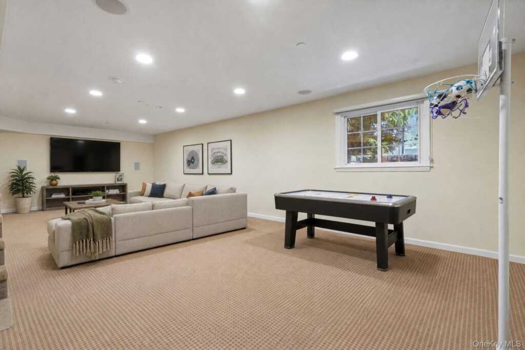 2 Heirloom Lane, Rye, NY 10573 - Photo 20 of 37