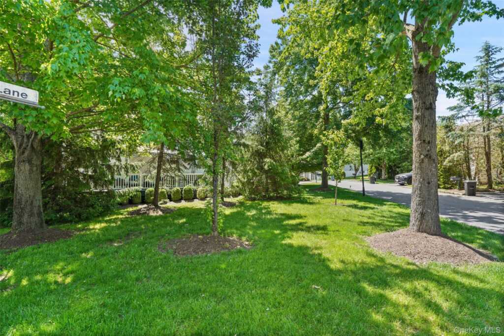2 Heirloom Lane, Rye, NY 10573 - Photo 3 of 37