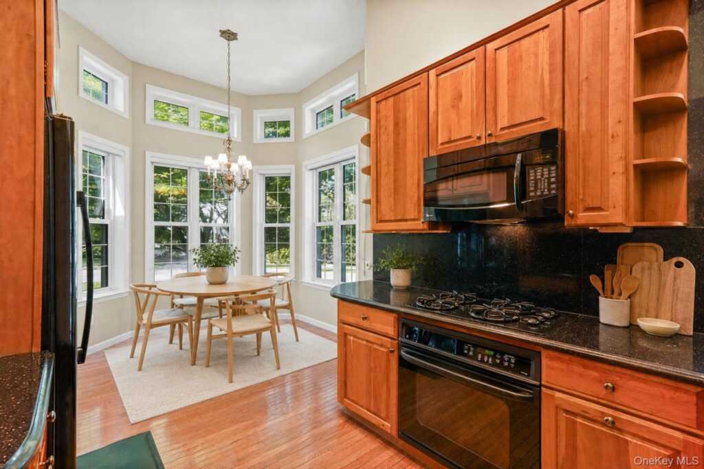 2 Heirloom Lane, Rye, NY 10573 - Photo 9 of 37