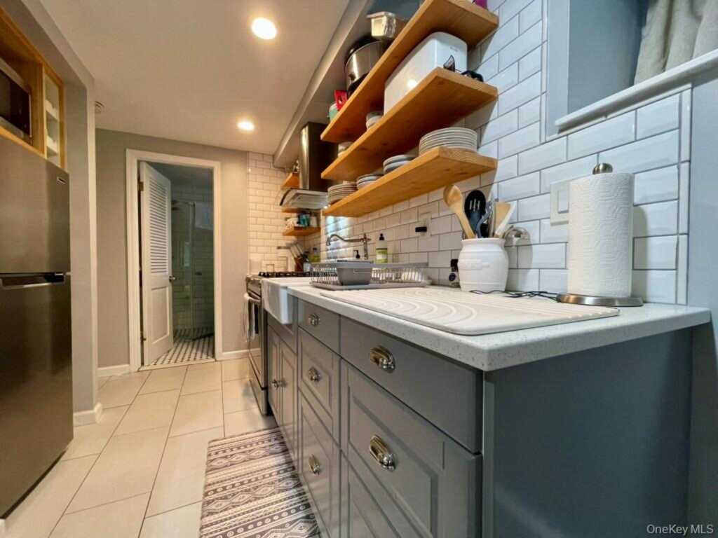 71 N Midland Avenue, Nyack, NY 10960 - Photo 4 of 20