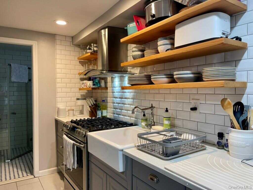 71 N Midland Avenue, Nyack, NY 10960 - Photo 7 of 20