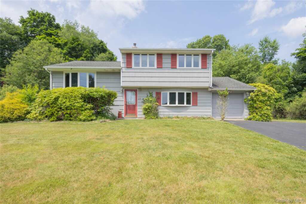 23 Lark Street, Pearl River, NY 10965