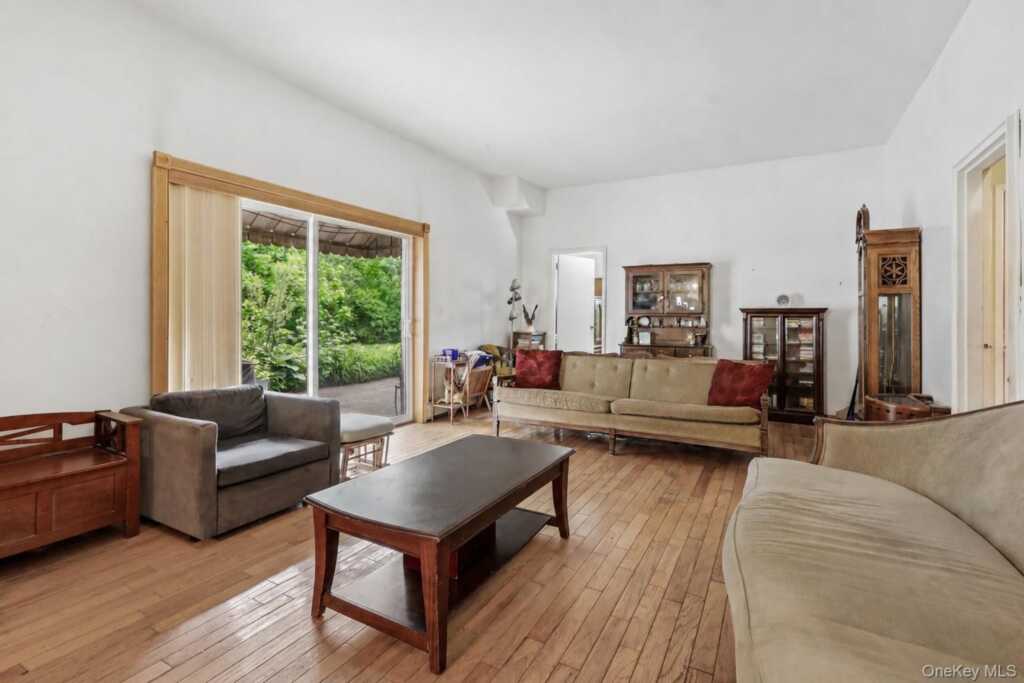 1055 Mamaroneck Avenue, White Plains, NY 10605 - Photo 24 of 38